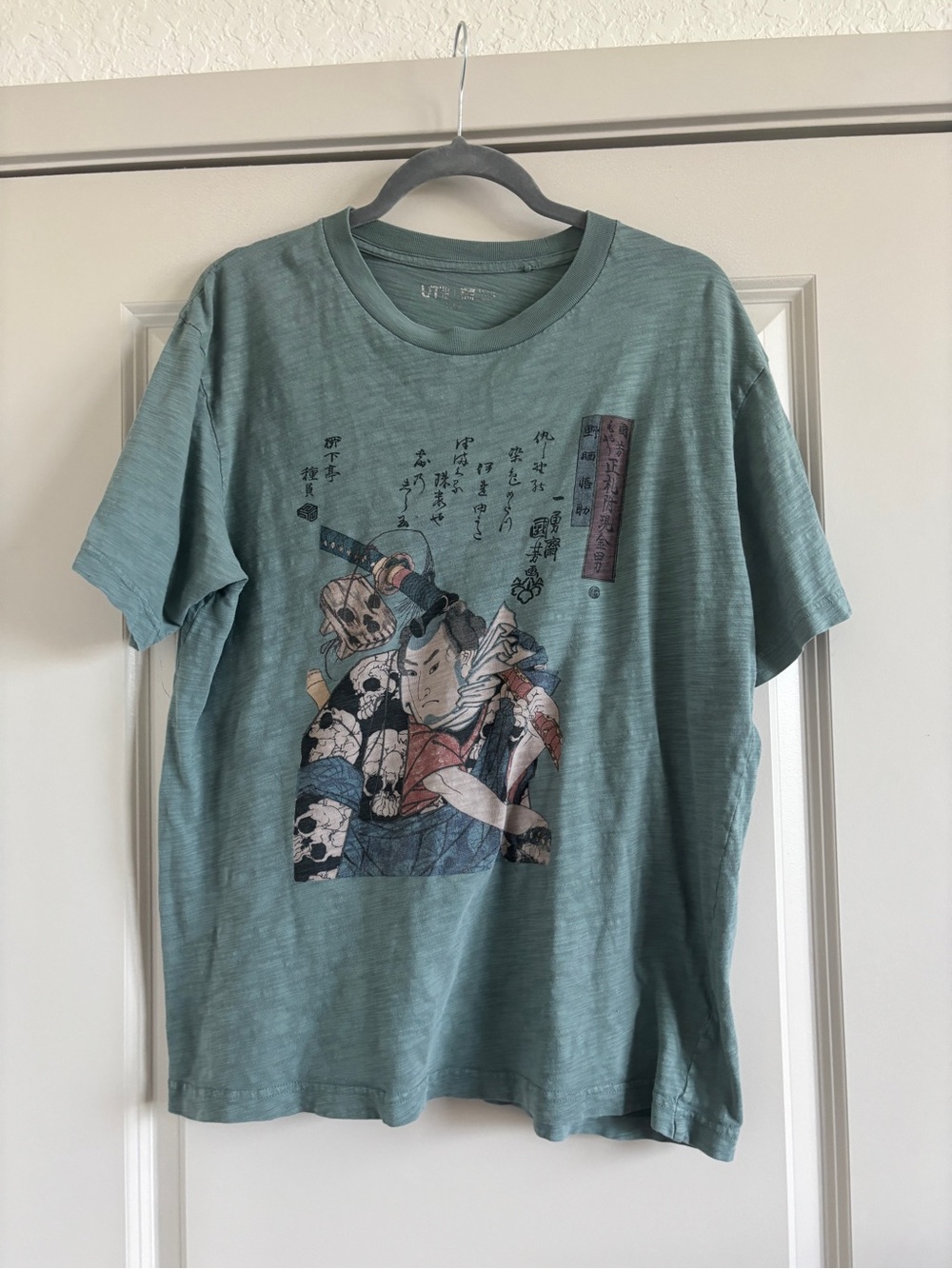 Graphic Teal Green Men's Short Sleeve Tee Uniqlo Size L great condition